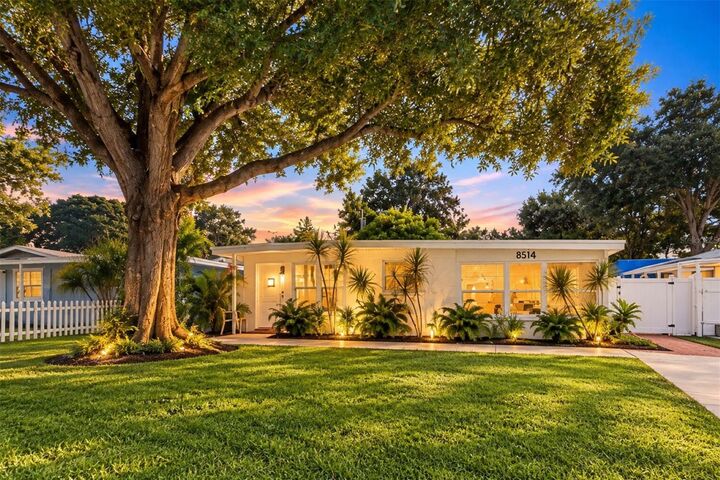 Property Photo: 8514 93rd Avenue FL 33777