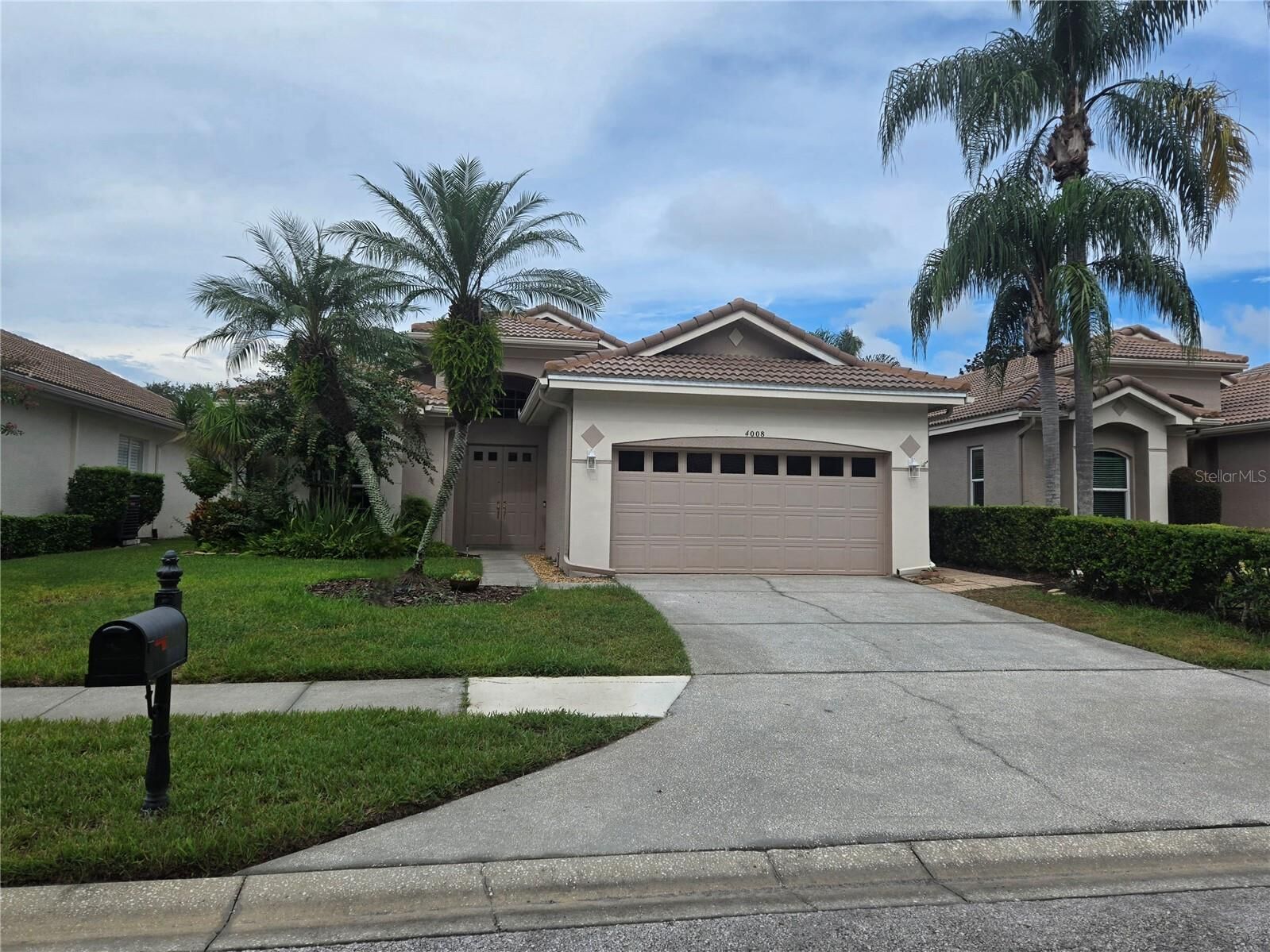 Property Photo: 4008 Silk Oak Lane FL 34685