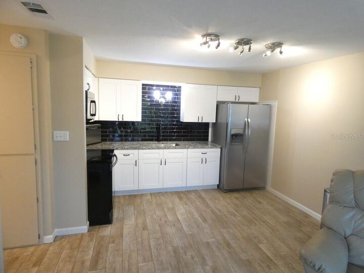 Property Photo:  