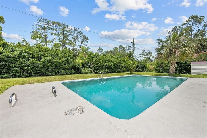 Property Photo: 2288 NW 21st Avenue FL 32605