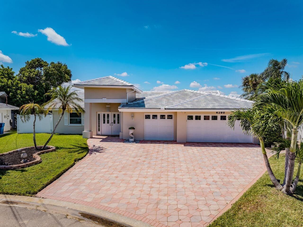 Property Photo: 4280 13th Lane NE FL 33703