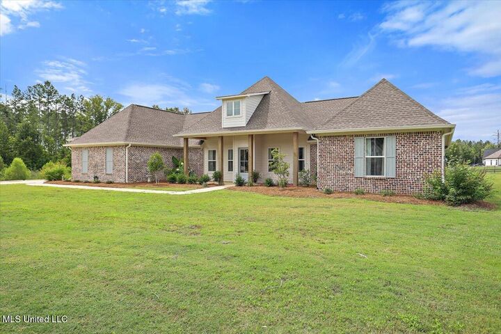 Property Photo: 212 Lost Oak Lane MS 39047