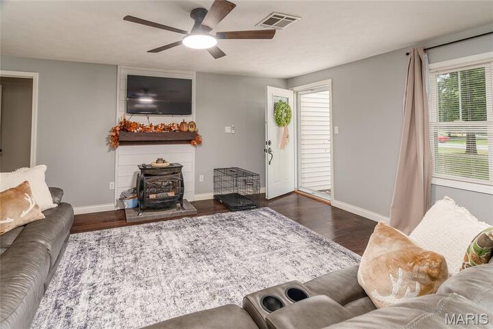 Property Photo:  1008 State Highway 37  IL 62896 