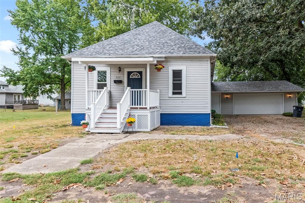 Property Photo:  517 E Columbia Street  IL 62056 