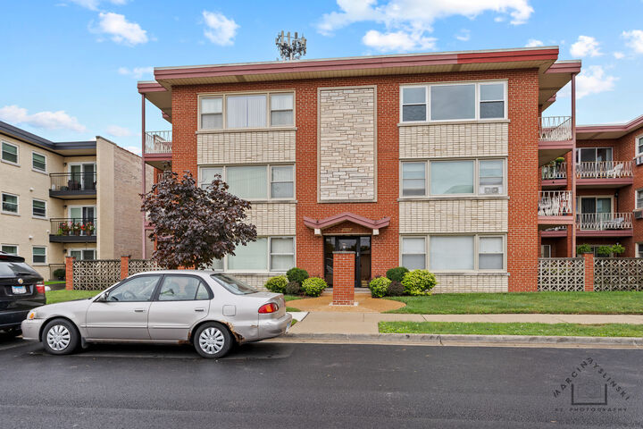 Property Photo:  3033 Paris Avenue 303  IL 60171 