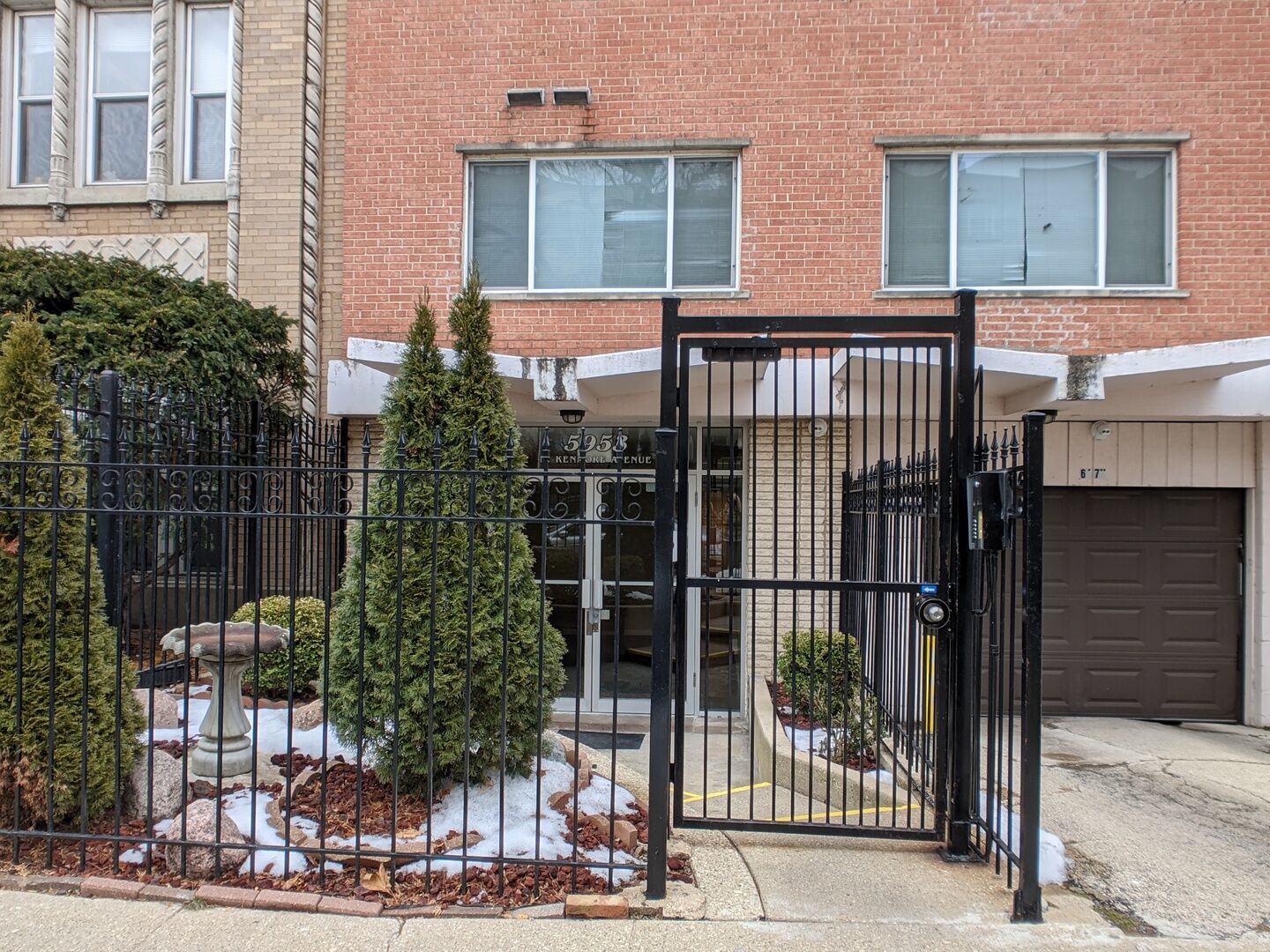 Property Photo: 5953 N Kenmore Avenue 405 IL 60660