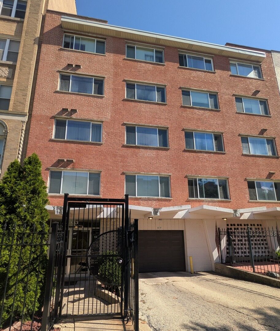 Property Photo:  5953 N Kenmore Avenue 405  IL 60660 