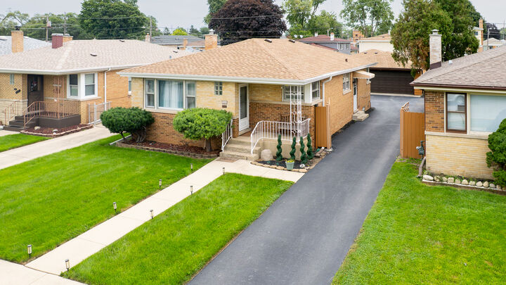 Property Photo:  3521 Sarah Street  IL 60131 