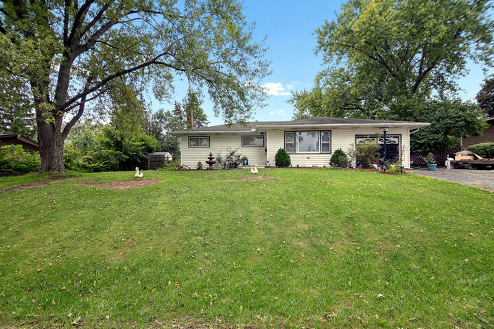 Property Photo:  3858 E Lakeview Drive  IL 60901 