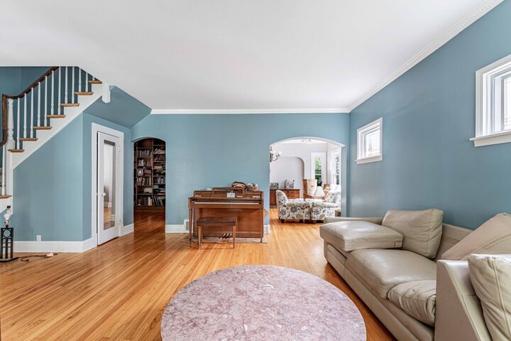 Property Photo: 718 N Ridgeland Avenue IL 60302