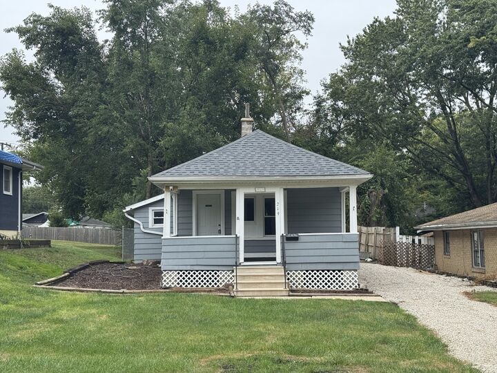 Property Photo:  219 SW Circle Drive  IL 60433 