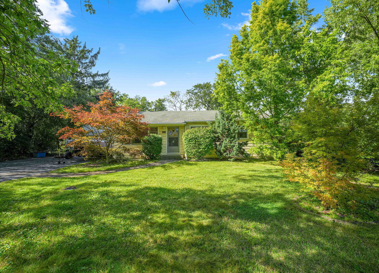 Property Photo: 424 Village Road IL 60527
