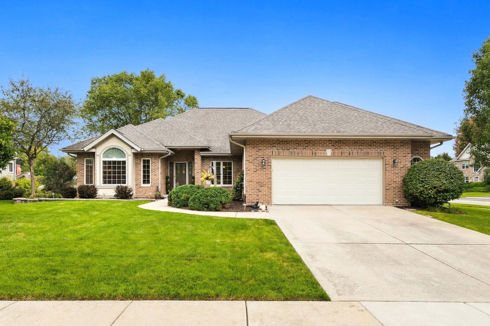 Property Photo:  781 Arrowhead Drive  IL 60560 