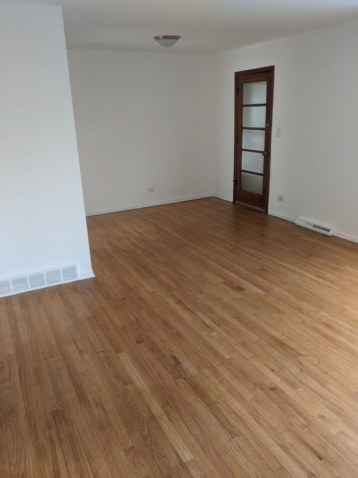 Property Photo:  822 Skokie Boulevard E  IL 60091 