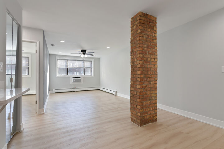 Property Photo:  6758 N Sheridan Avenue 535  IL 60626 