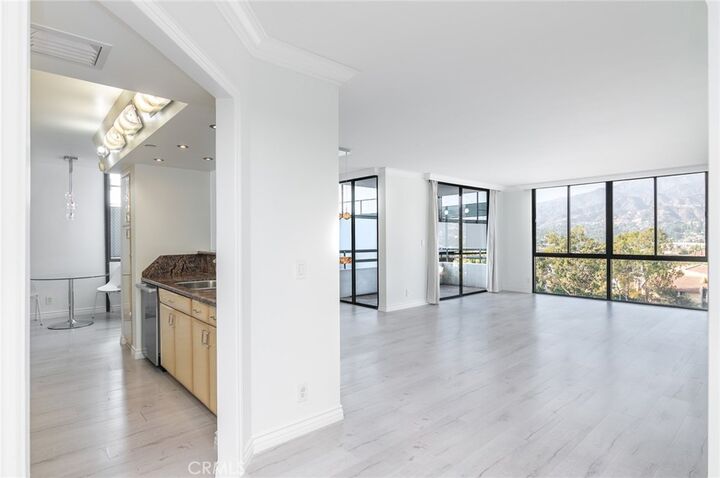 Property Photo:  343 E Pioneer Drive 802  CA 91203 
