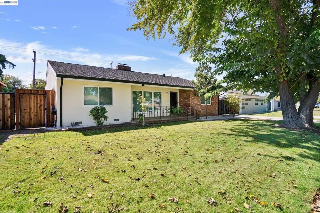 Property Photo: 456 Hollywood Ave CA 95376