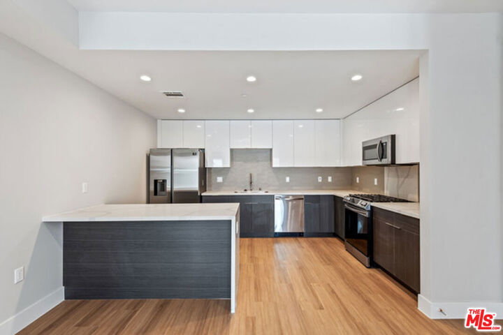 Property Photo: 1906 Overland Avenue 204 CA 90025