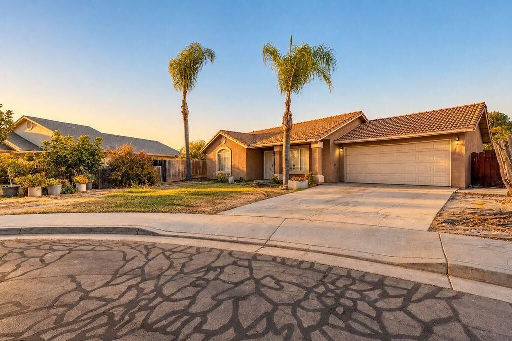 Property Photo: 108 Friggs Court CA 93635