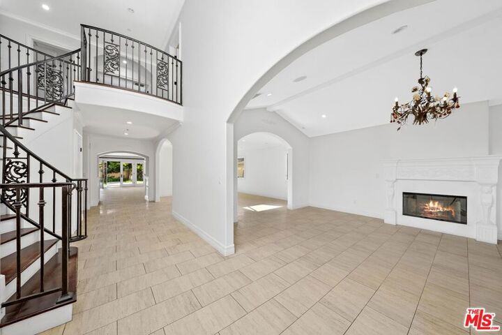Property Photo:  911 Harvard Street  CA 90403 