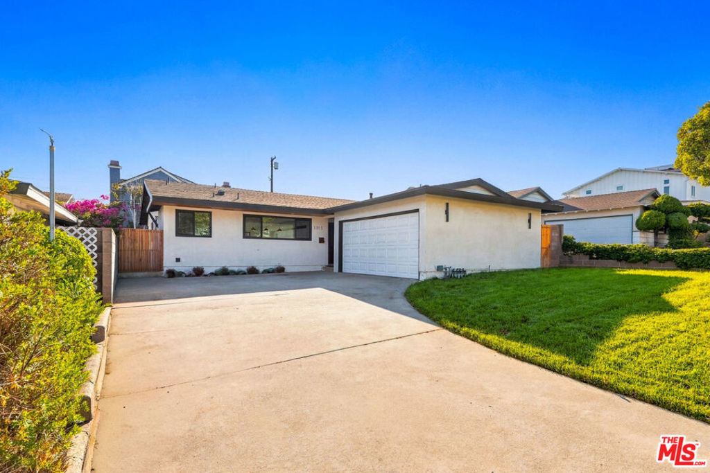 Property Photo:  1313 S Gertruda Avenue  CA 90277 