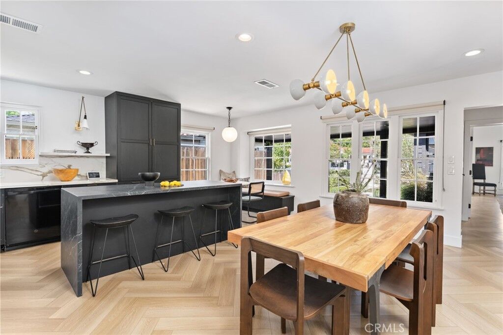 Property Photo:  11110 Landale Street  CA 91602 