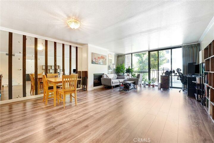 Property Photo:  10966 Rochester Avenue 1B  CA 90024 