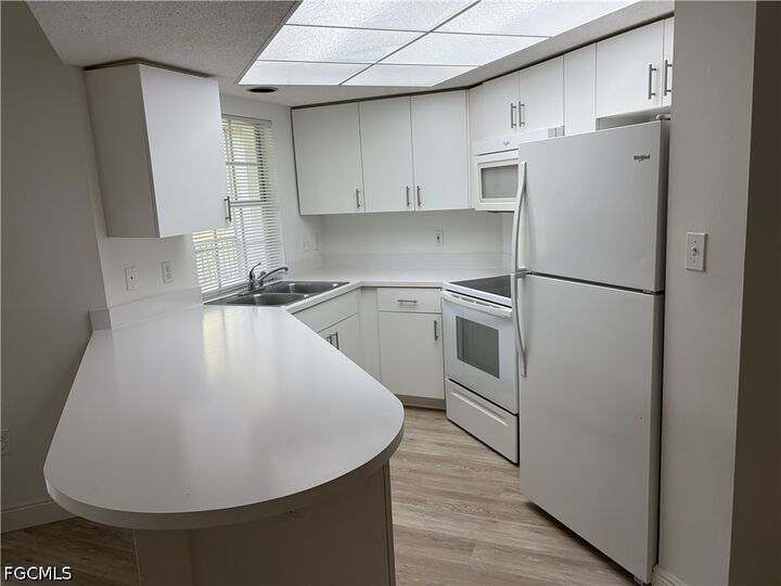 Property Photo: 481 Quail Forest Boulevard B207 FL 34105