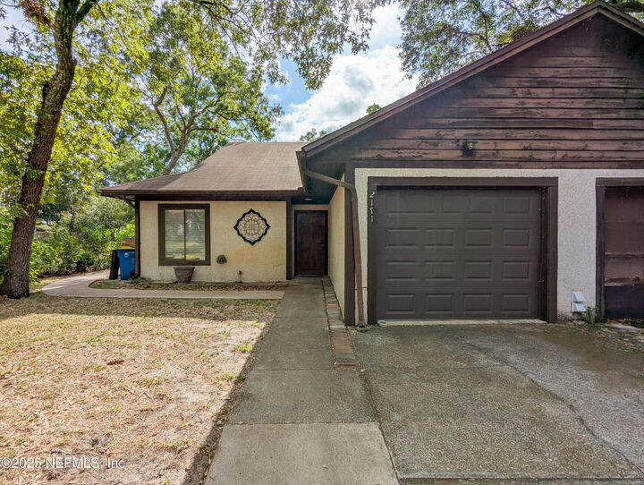 Property Photo: 2171 Derringer Circle E FL 32225