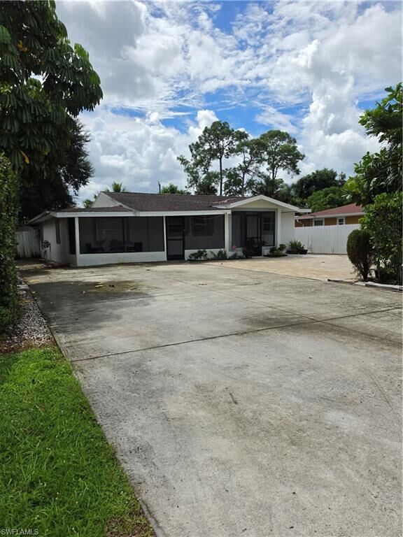 Property Photo:  5230 Warren St  FL 34113 