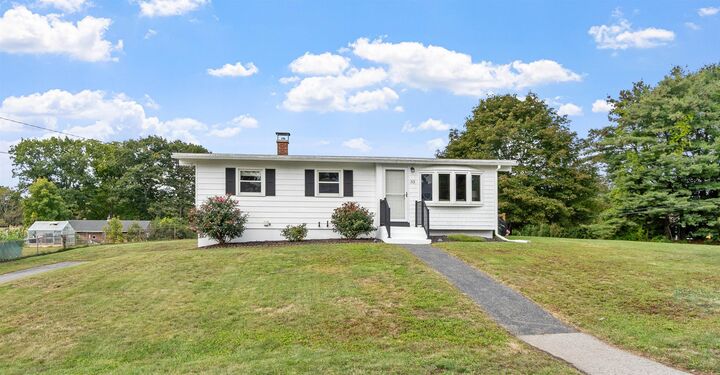 Property Photo:  33 Meadow Lane  NH 03840 