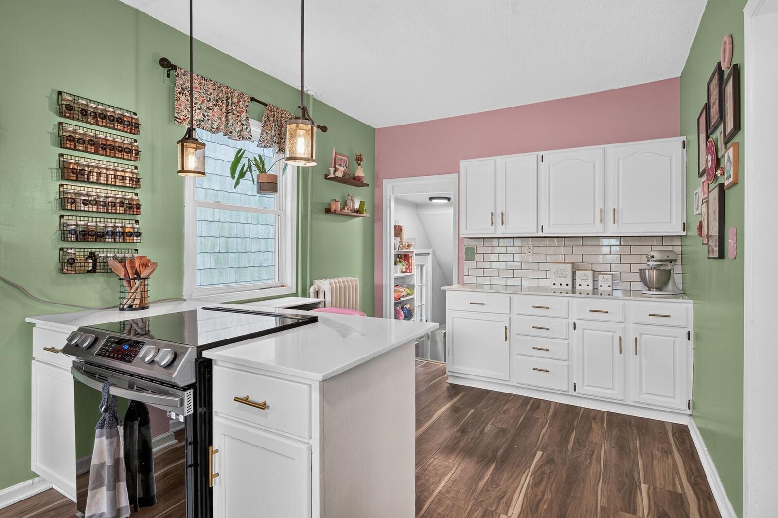 Property Photo:  1640 Dayton Avenue  MN 55104 