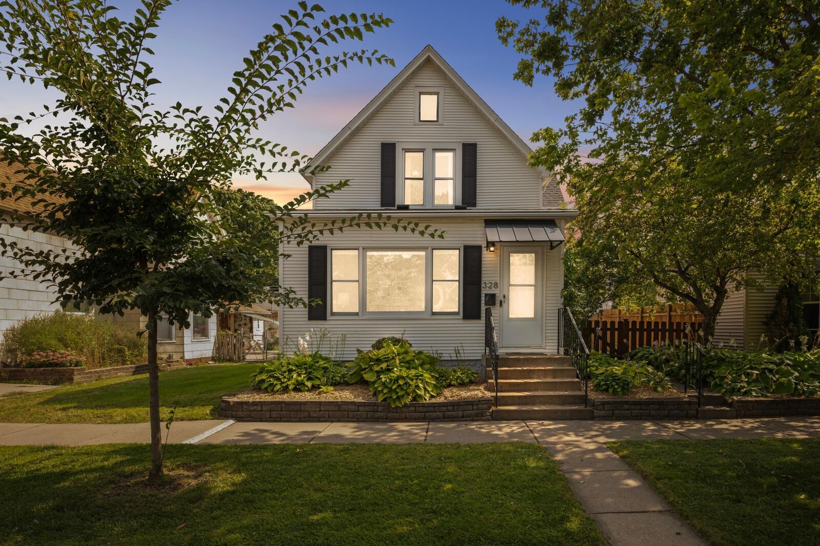 Property Photo:  328 Osceola Avenue S  MN 55102 
