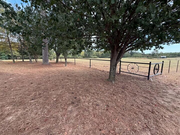 Property Photo:  216 Lenton Cut Off Road  LA 71072 
