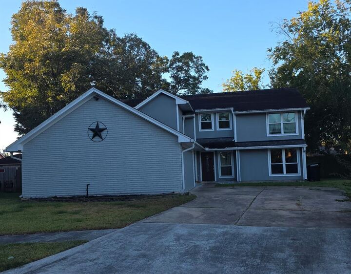 Property Photo:  8626 Berryvine Drive  TX 77489 