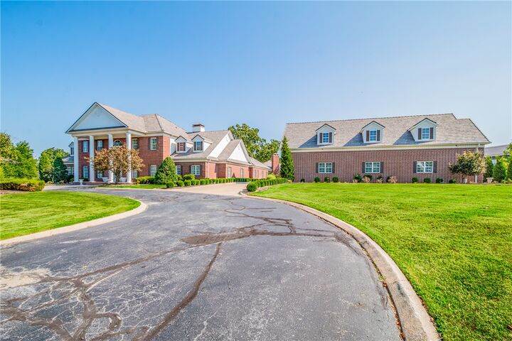 Property Photo:  1 S Beau Chene Lane  AR 72758 