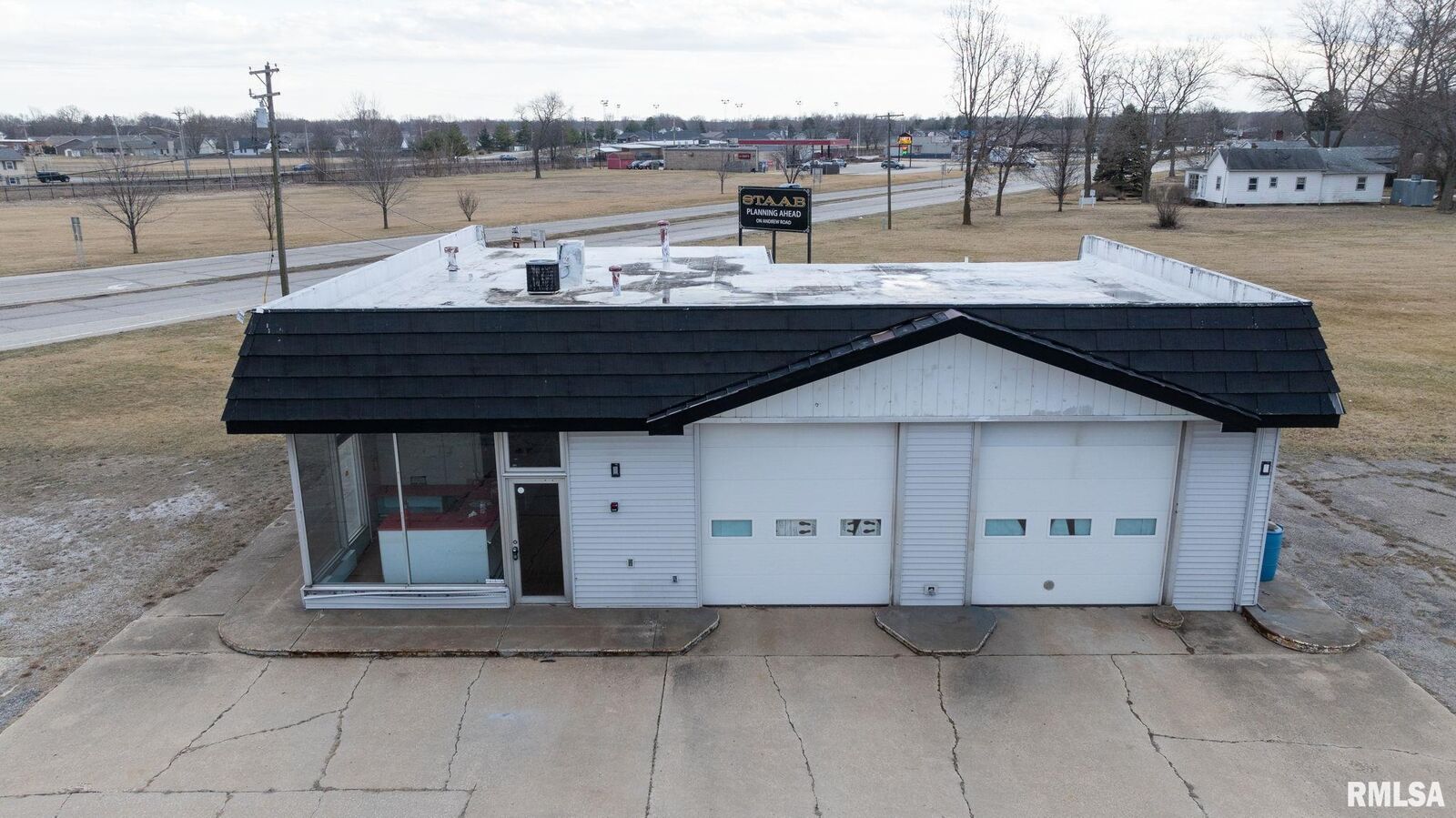 Property Photo: 2710 E Andrew Road IL 62684