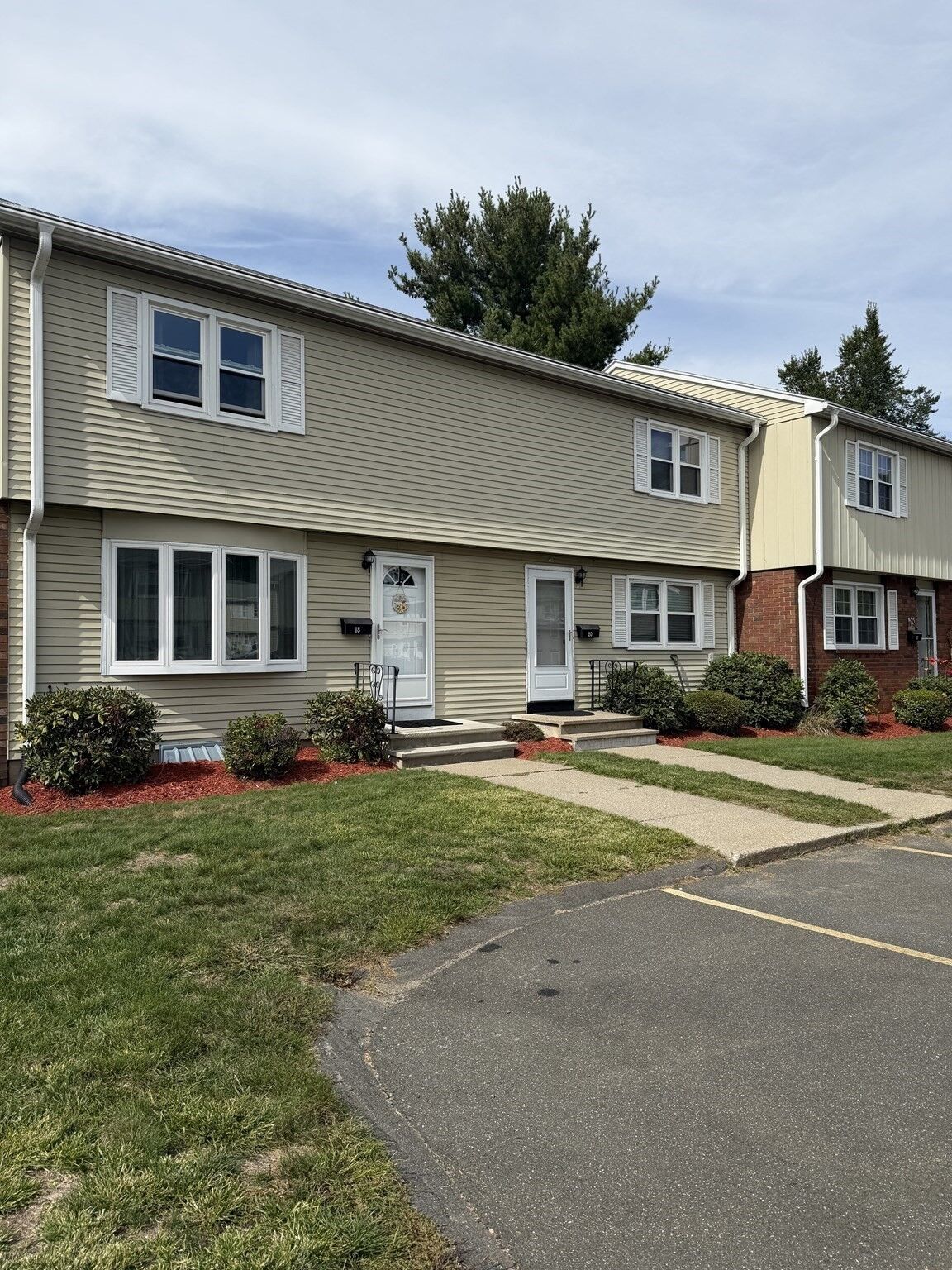 Property Photo:  20 Yorktown Ct 20  MA 01020 