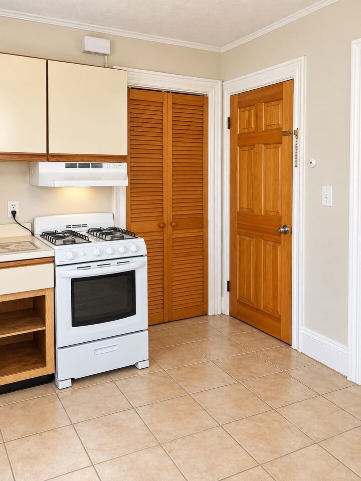 Property Photo:  670 East 6th St., 3  MA 02127 