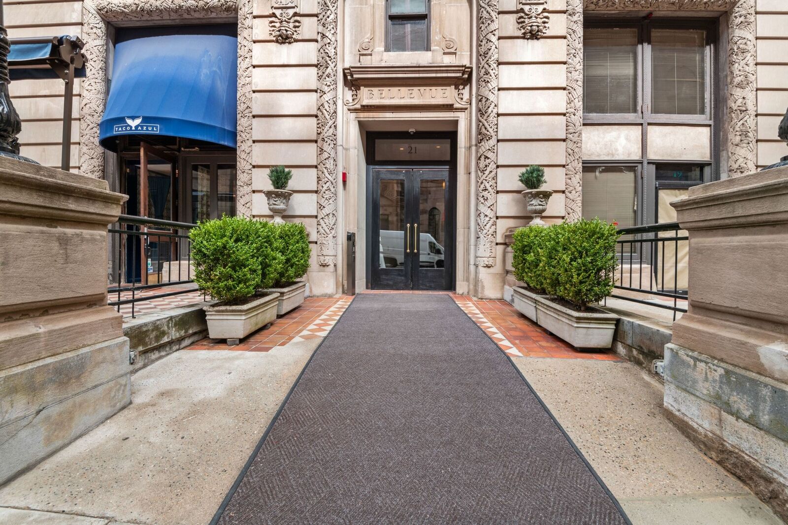 Property Photo:  21 Beacon Street 6B  MA 02108 