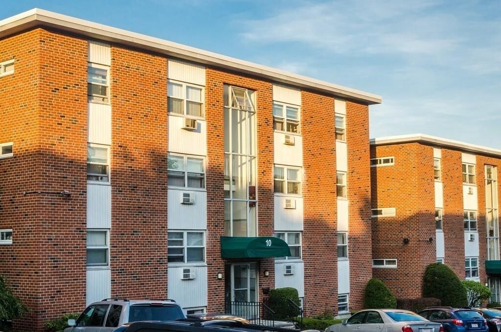 Property Photo:  10 Commonwealth Ct 2  MA 02135 