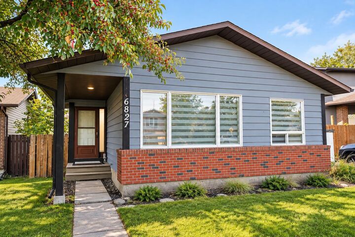 Property Photo:  6827 Temple Drive NE  AB T1Y 5N4 