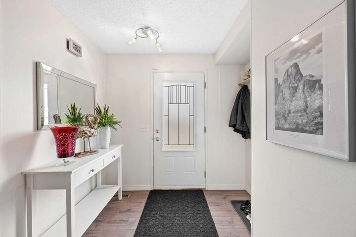 Property Photo:  6824 43 Avenue NE  AB T1Y 5P2 