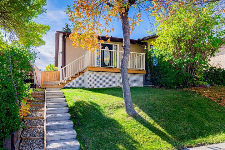 Property Photo:  133 Berwick Drive NW  AB T3K 1E7 