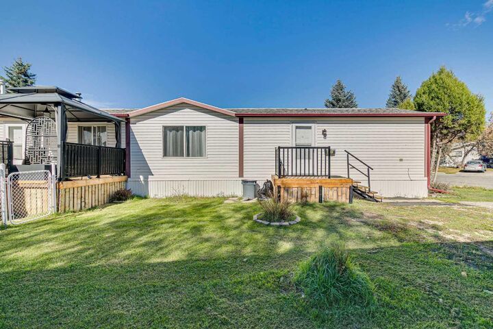 Property Photo:  311 Stanley Avenue  AB T1S 1M4 