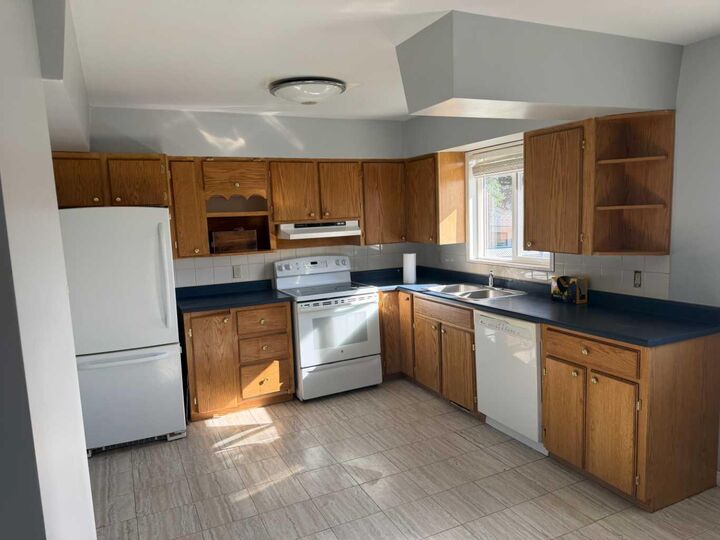 Property Photo:  9915 97 Avenue  AB T0H 3S0 