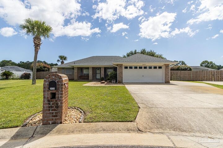 Property Photo: 2410 Ennis Ct FL 32566