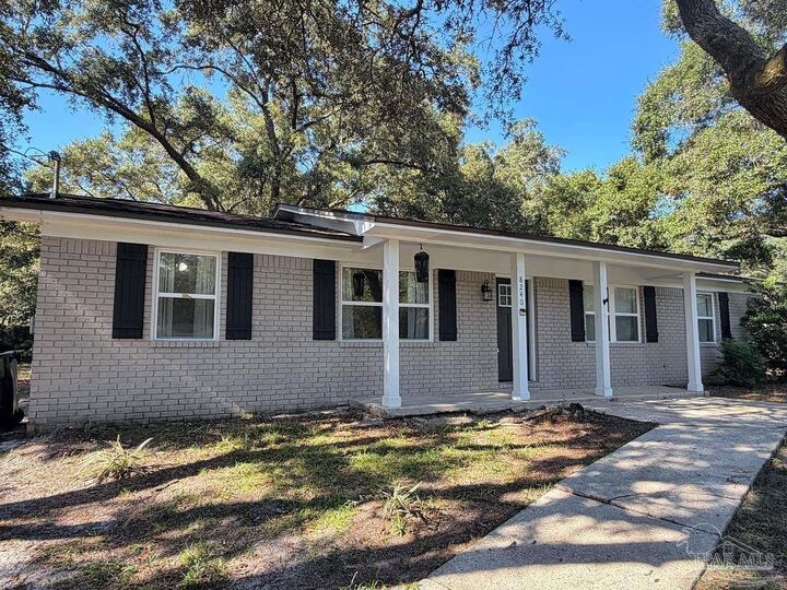 Property Photo:  8240 Sedgefield Dr  FL 32507 