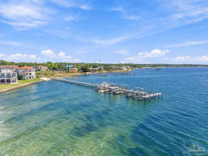 Property Photo: 2035 Palmetto Lake Dr FL 32566