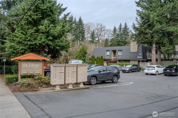 Property Photo: 9904 NE 124th Street 1005 WA 98034